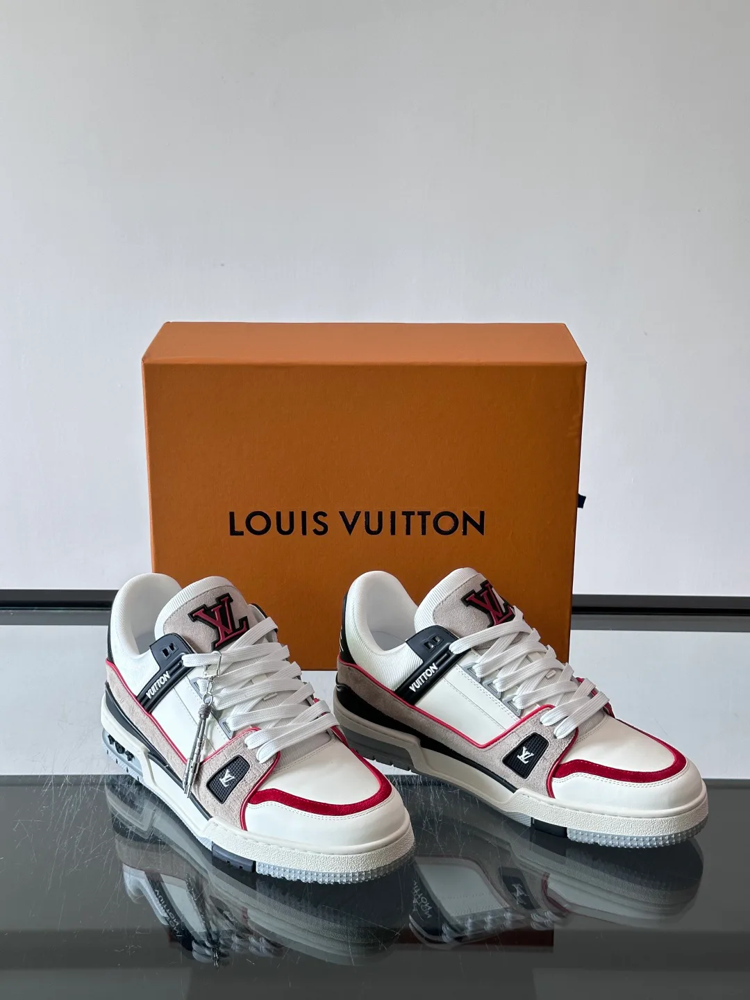 Кроссовки Женские Louis Vuitton 17914078