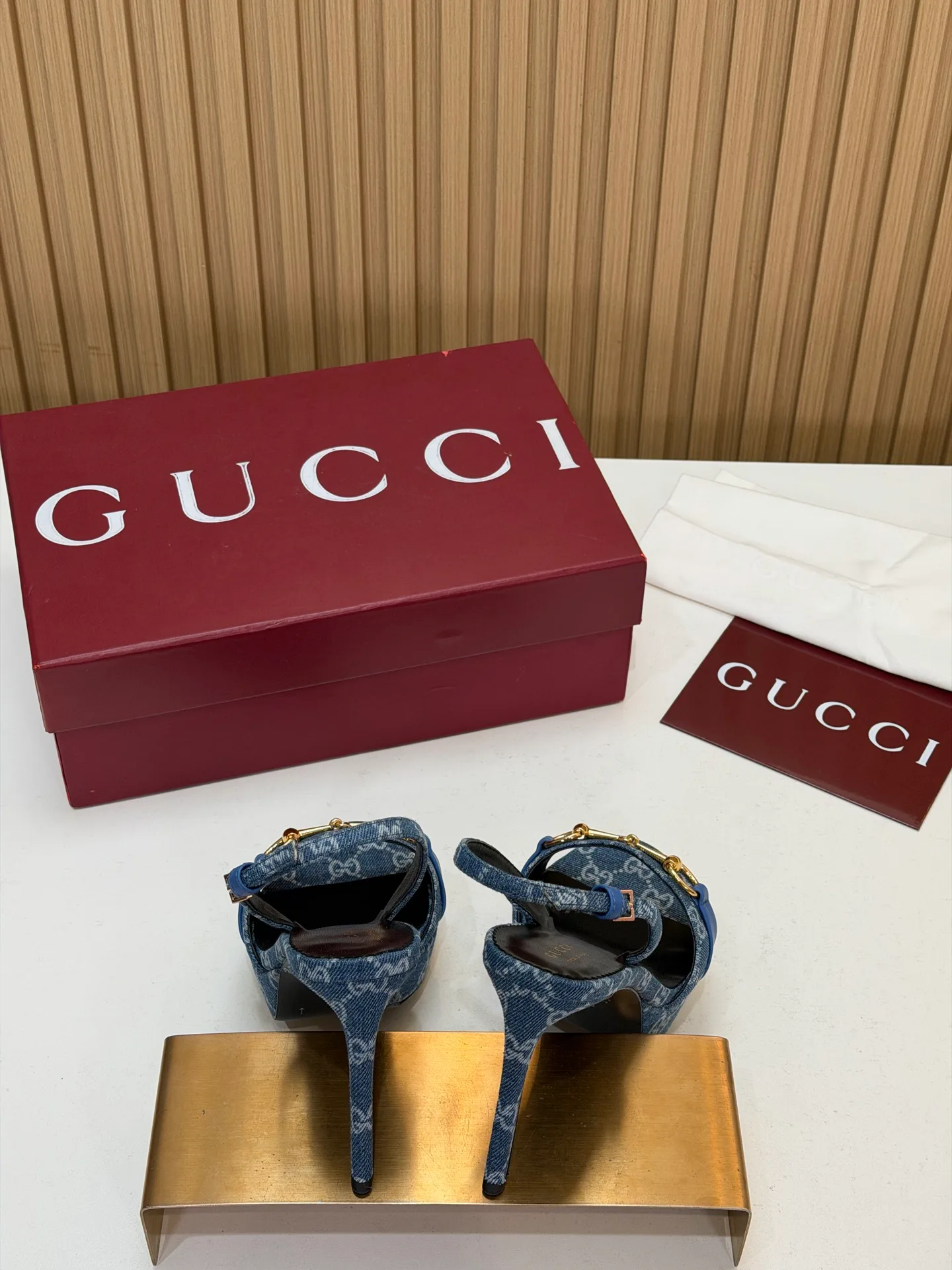 Босоножки Женские Gucci 18396266