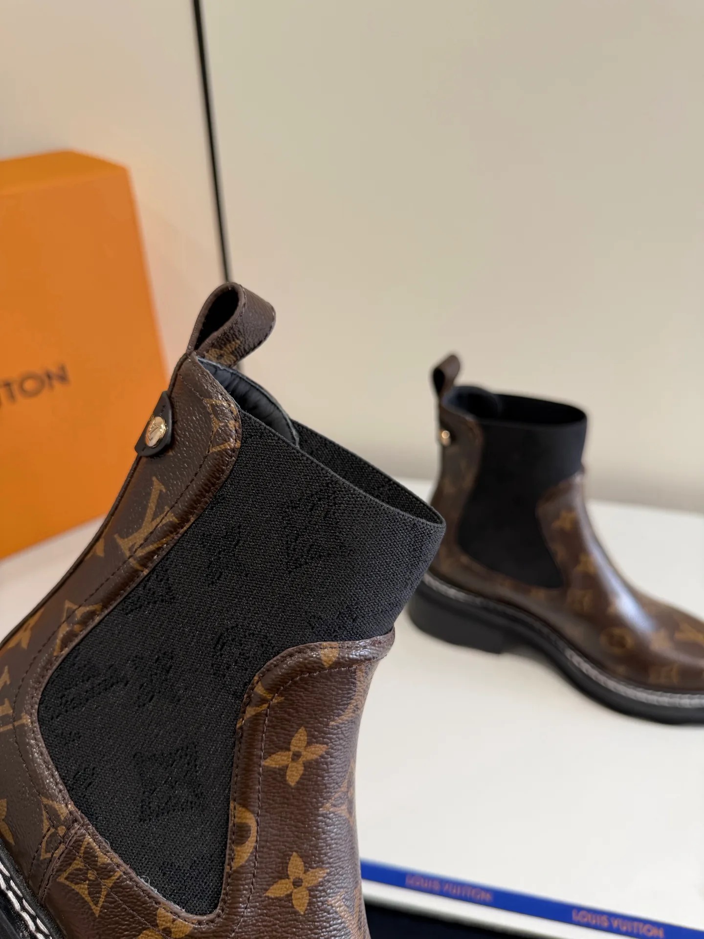 Ботинки Женские Louis Vuitton 19563710