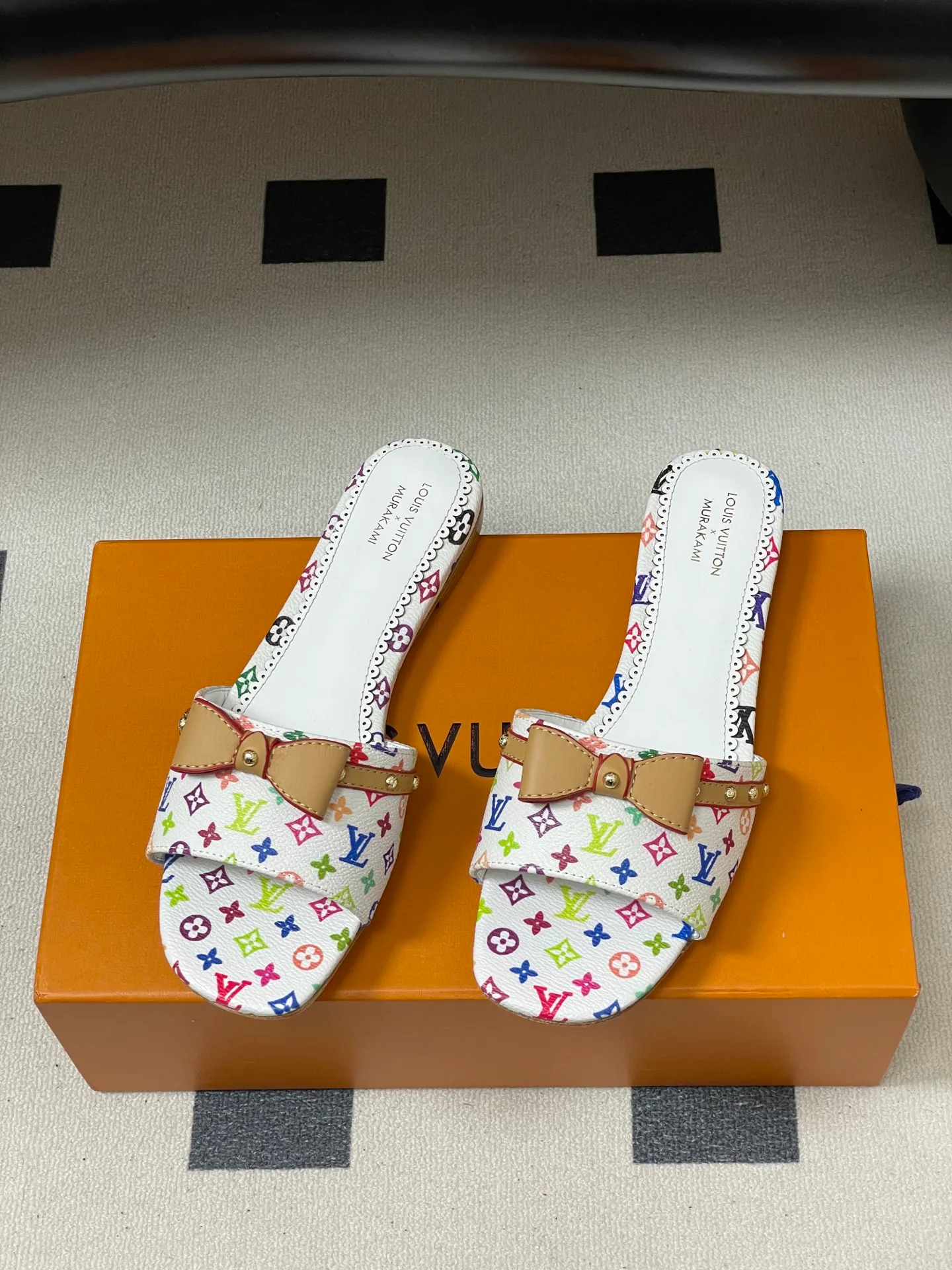 Шлепанцы Женские Louis Vuitton 3361689