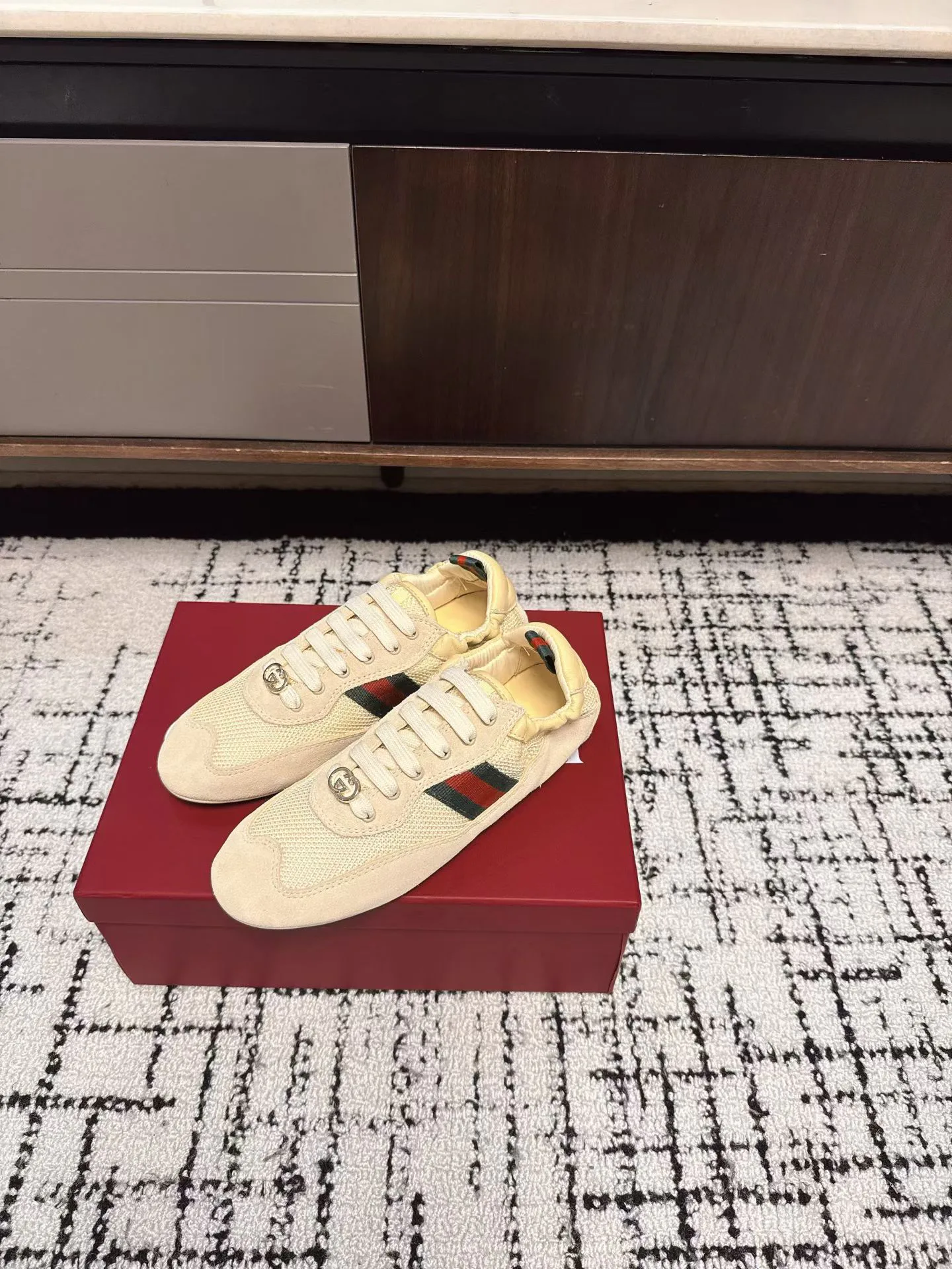 Кроссовки Женские Gucci 736016