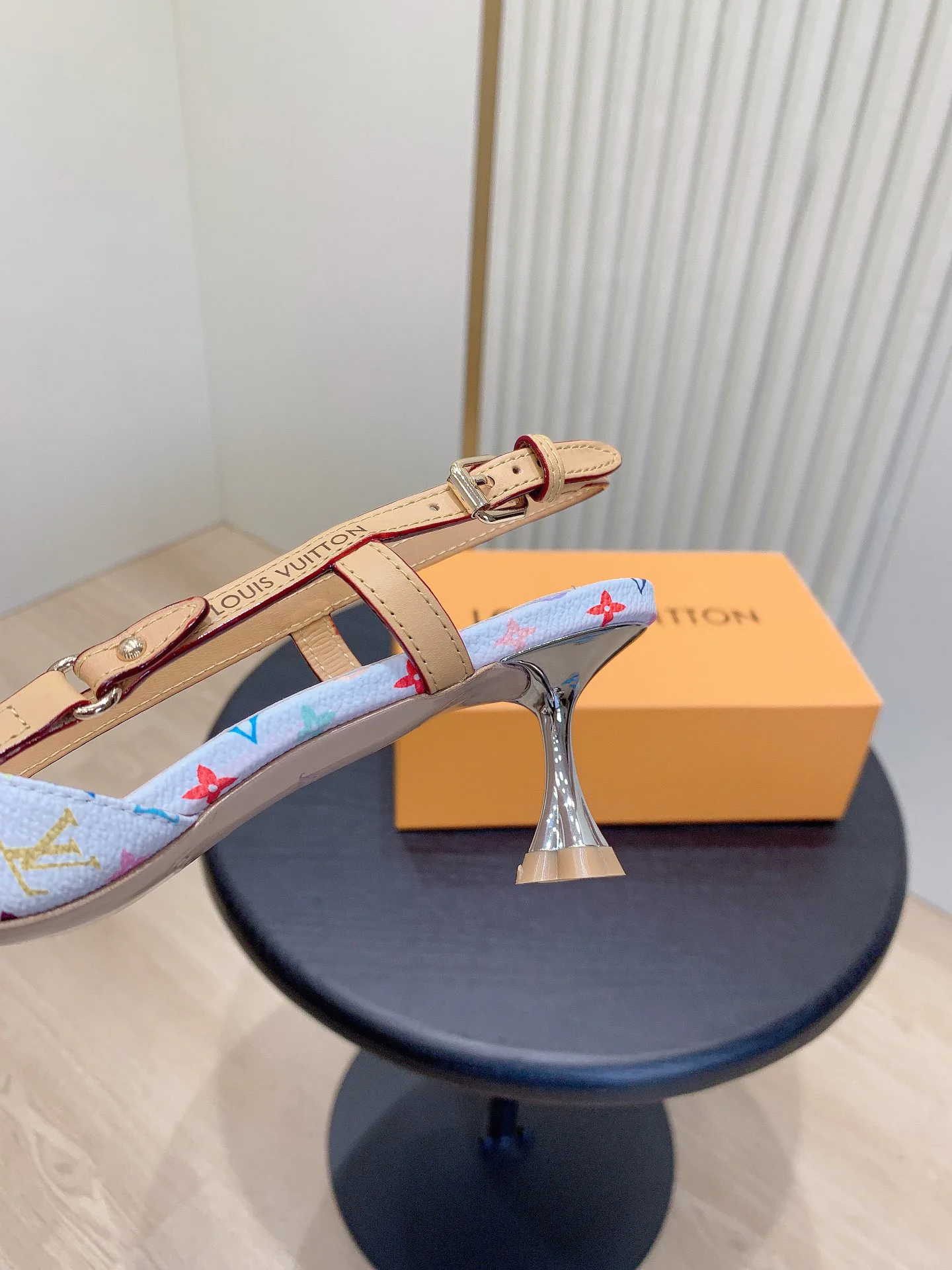 Туфли Женские Louis Vuitton 1834459