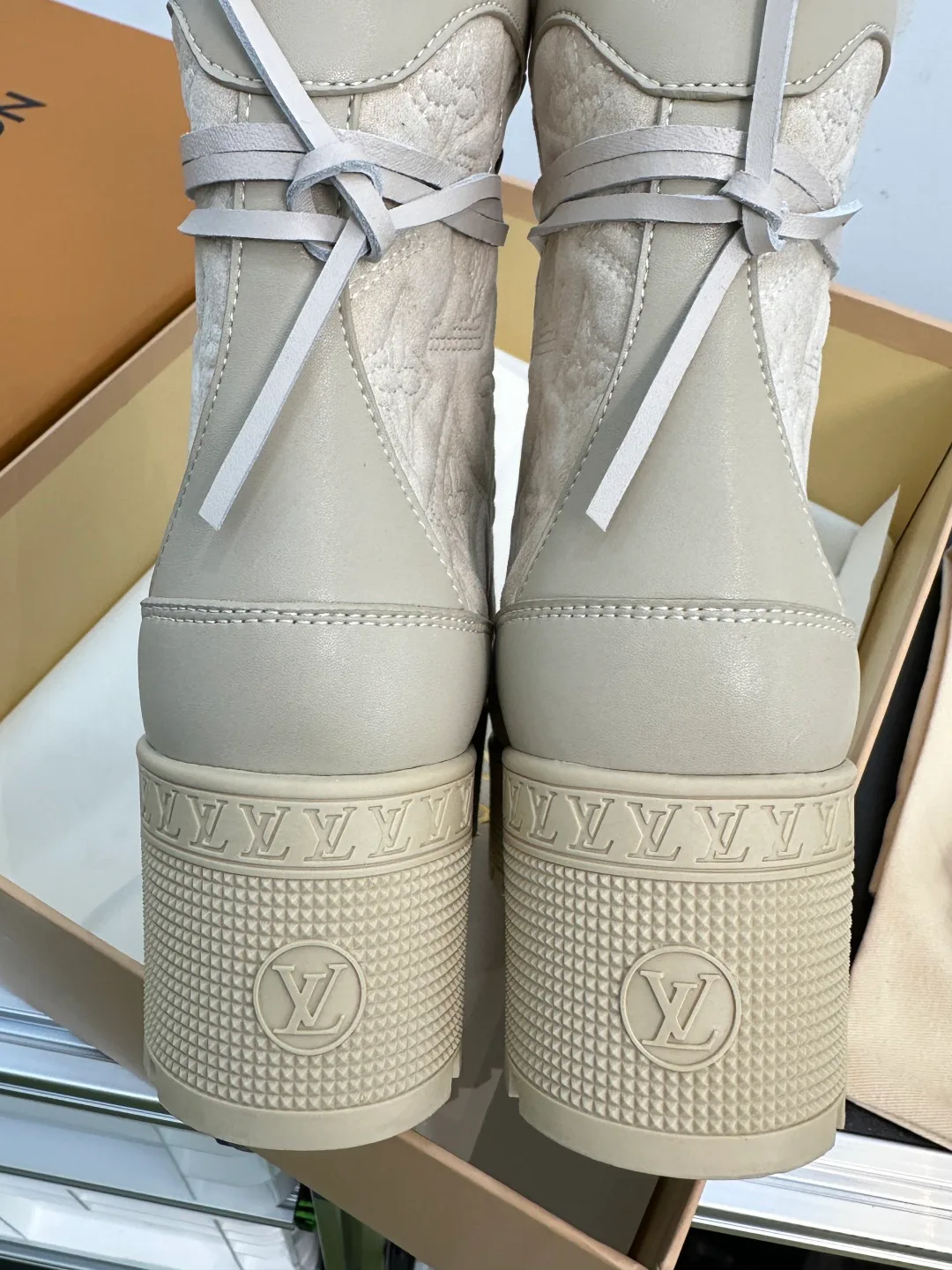 Ботинки Женские Louis Vuitton 18719519