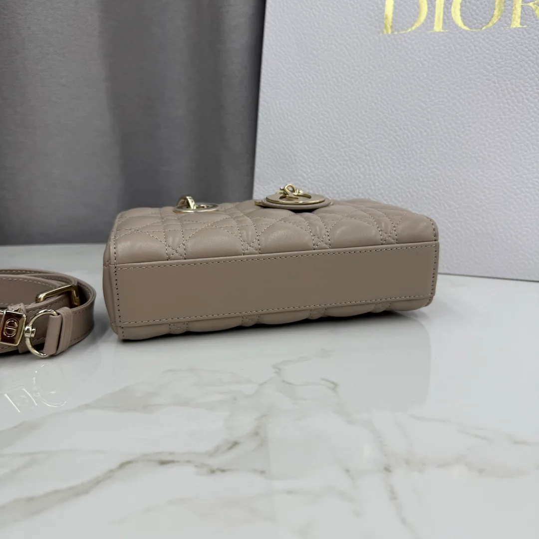 Классические Сумки Женские Christian Dior 11905770
