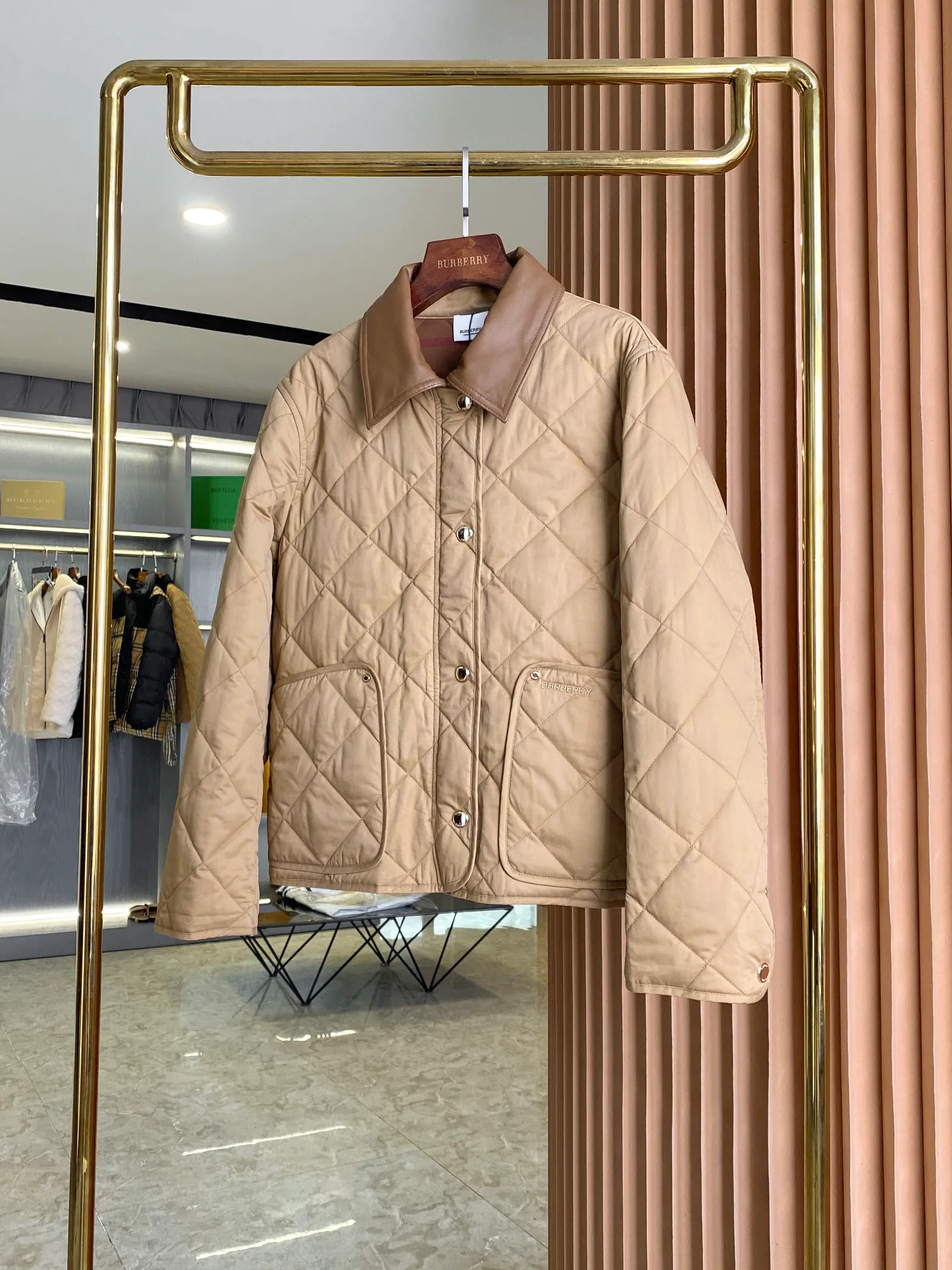 Куртки И Пуховики Женские Burberry 17998761