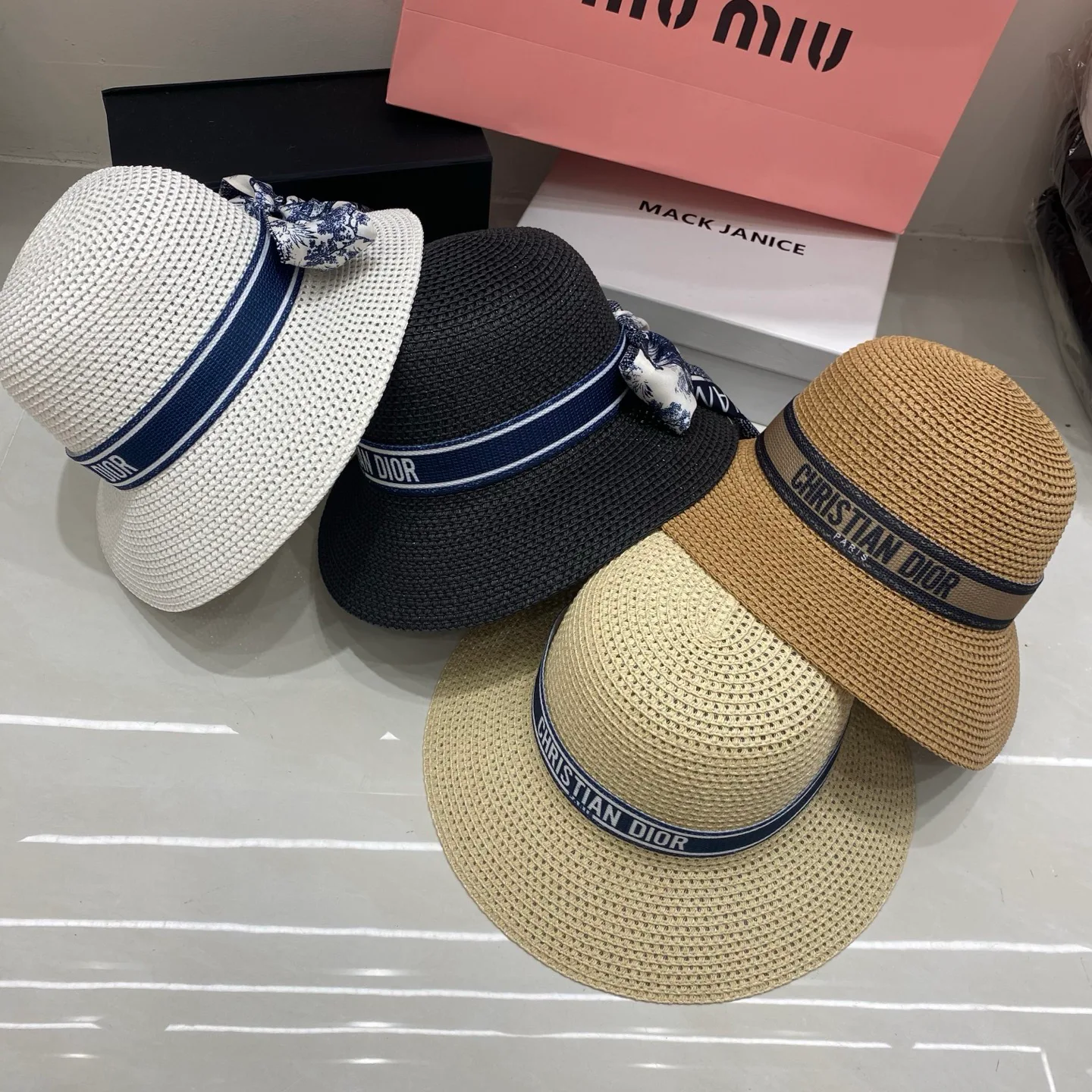 Головные Уборы Christian Dior 17498279