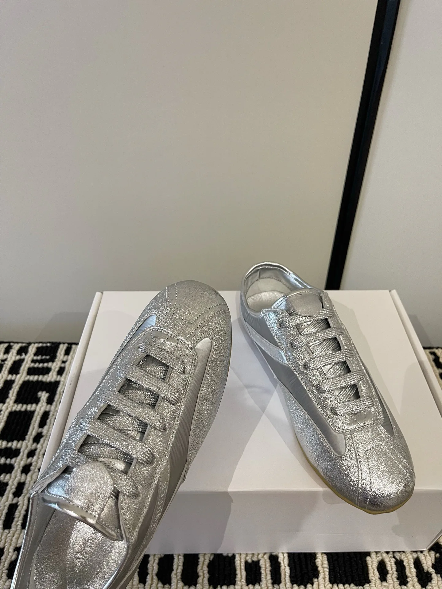 Кроссовки Женские Alexander Mcqueen 18386233