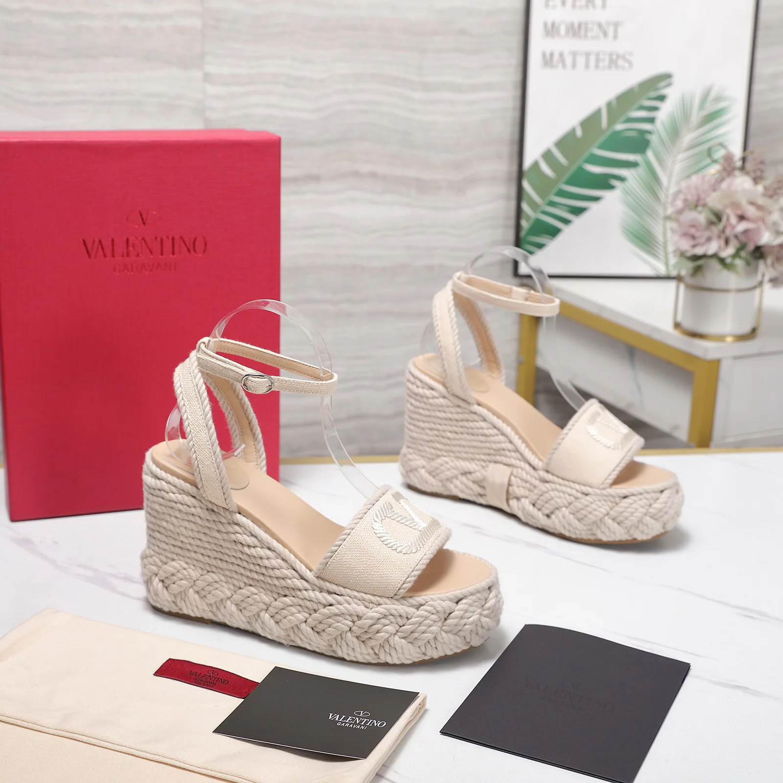Босоножки Женские Valentino 17371720