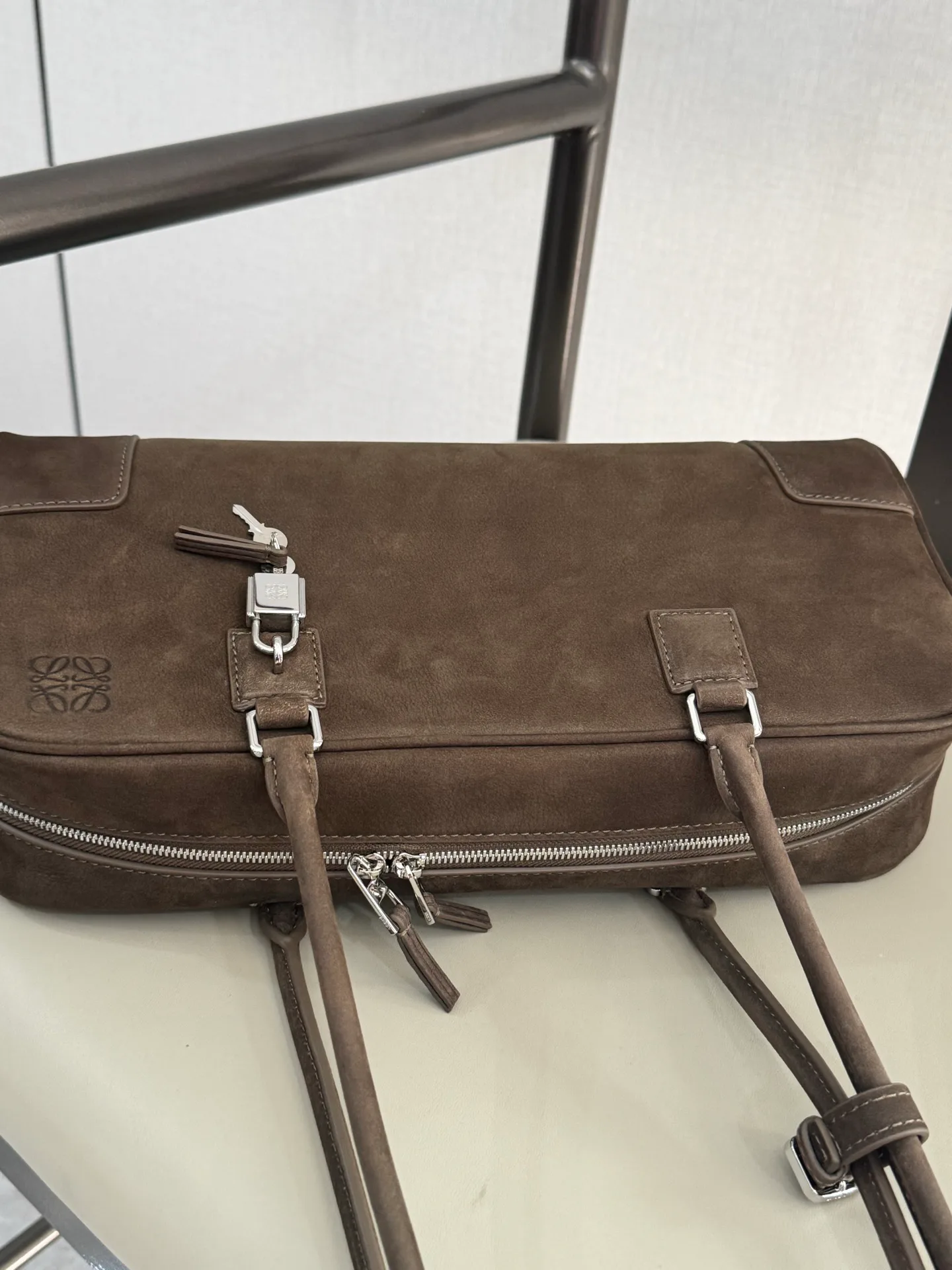 Классические Сумки Женские Loewe 11402848
