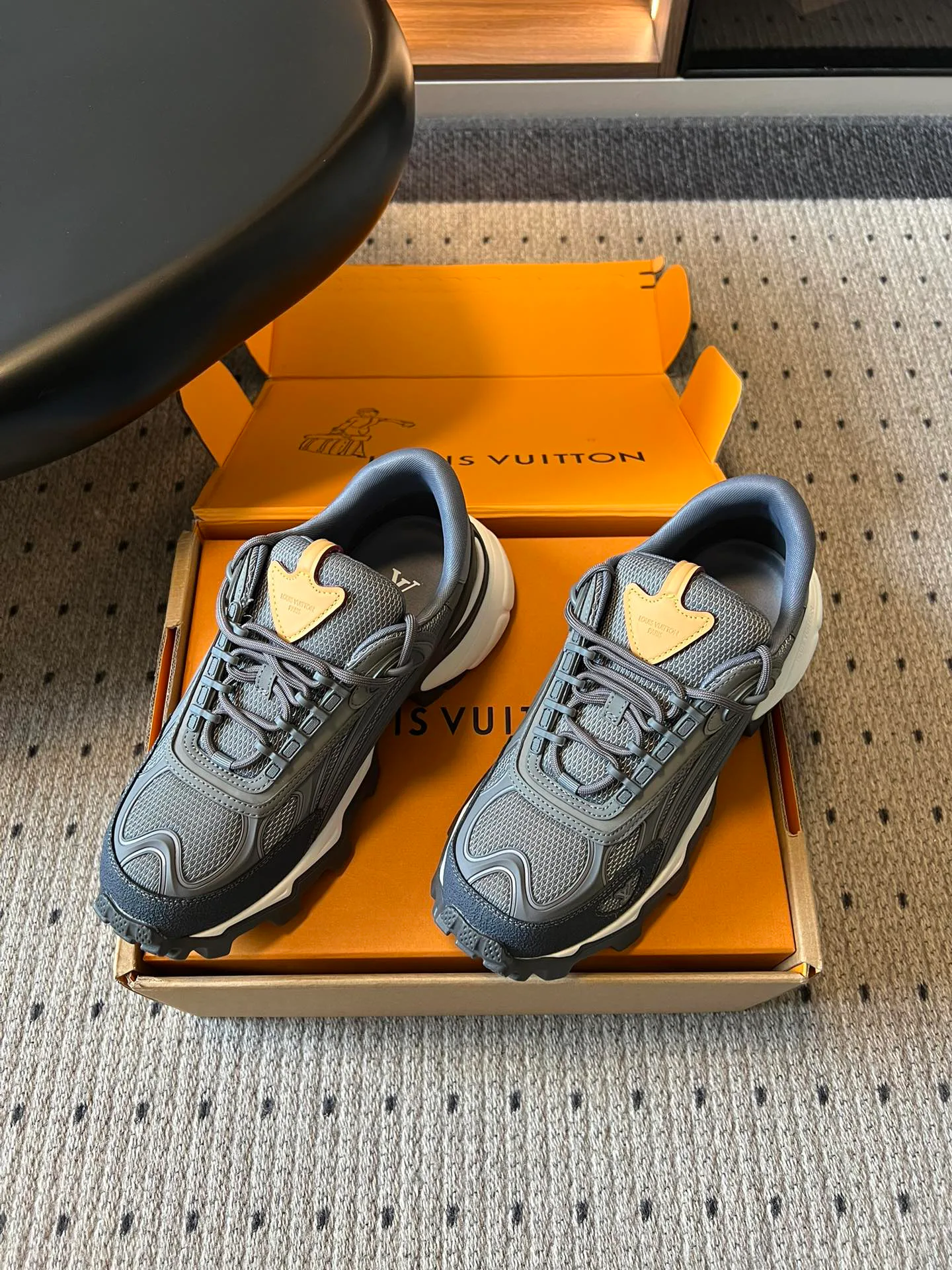 Кроссовки Женские Louis Vuitton 13368293