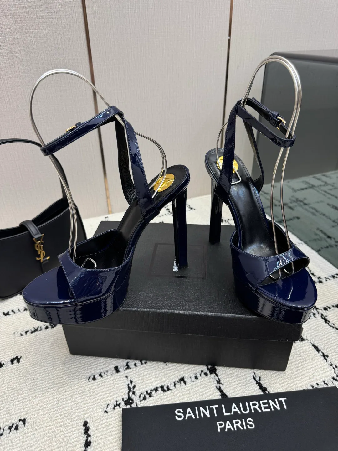 Босоножки Женские Saint Laurent 18049022
