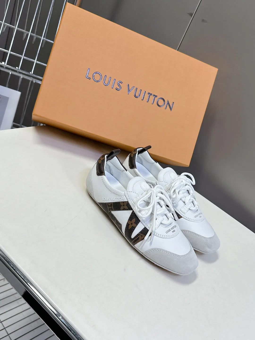 Кроссовки Женские Louis Vuitton 1480771