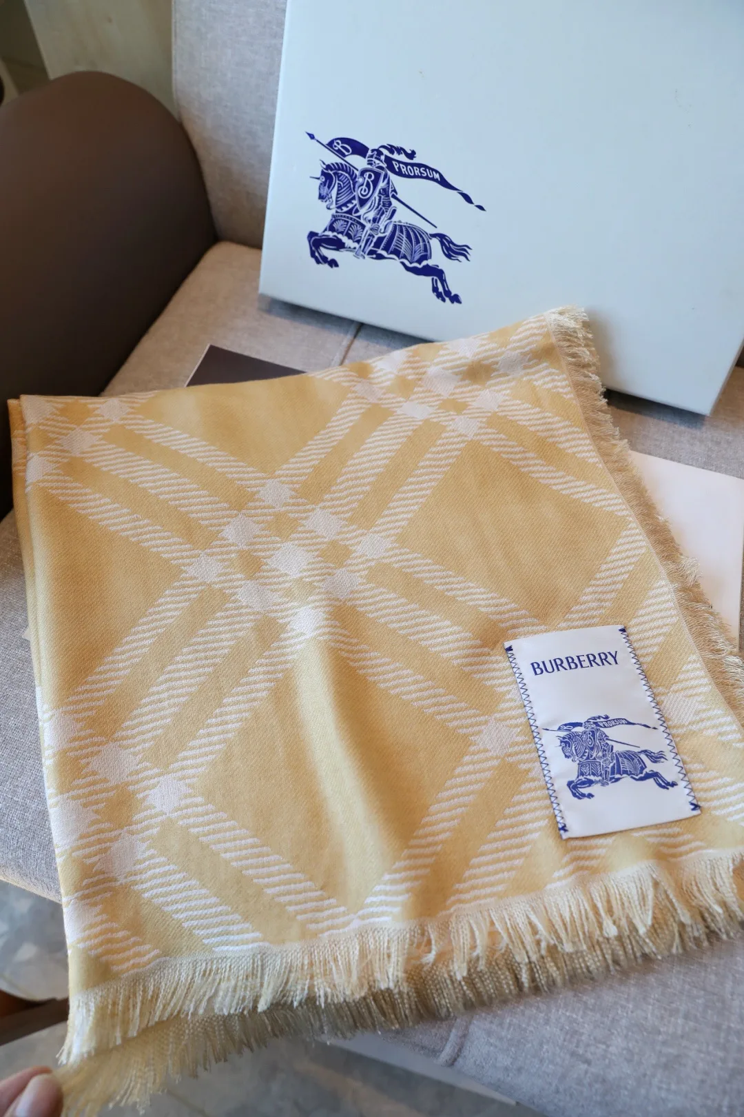 Шарфы Burberry 18419148