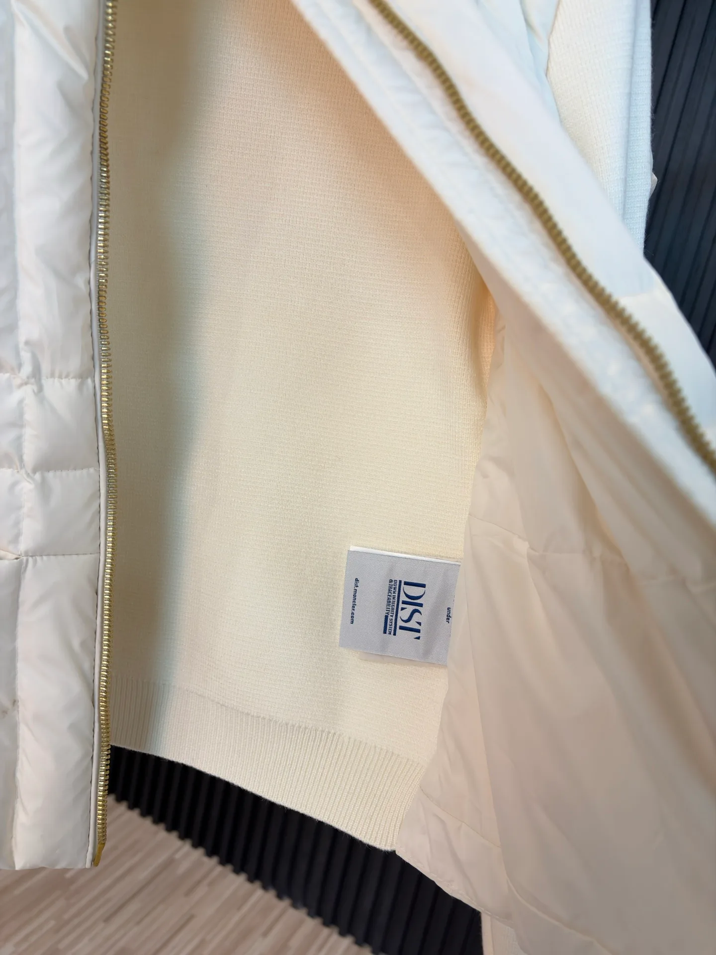 Куртки И Пуховики Женские Moncler 18673358