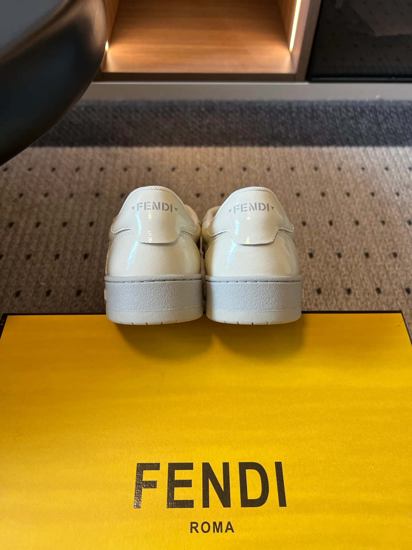 Кроссовки Женские Fendi 18121018