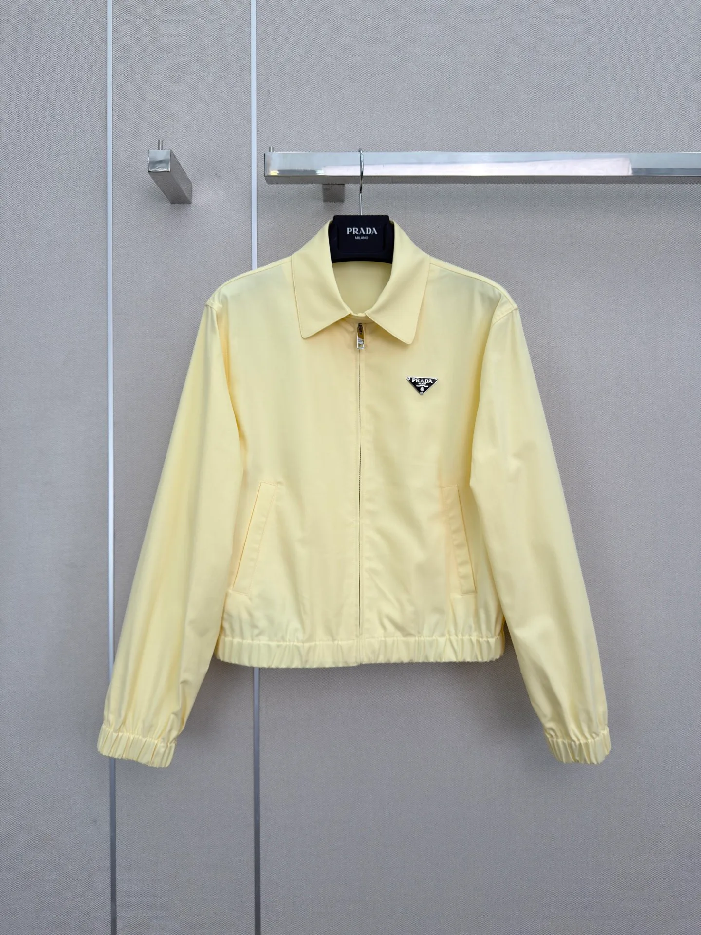 Куртки И Пуховики Женские Prada 18888263