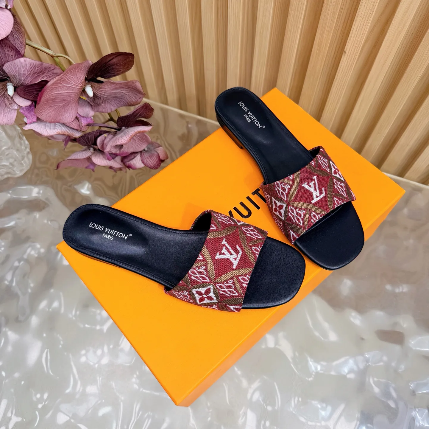 Шлепанцы Женские Louis Vuitton 3060190