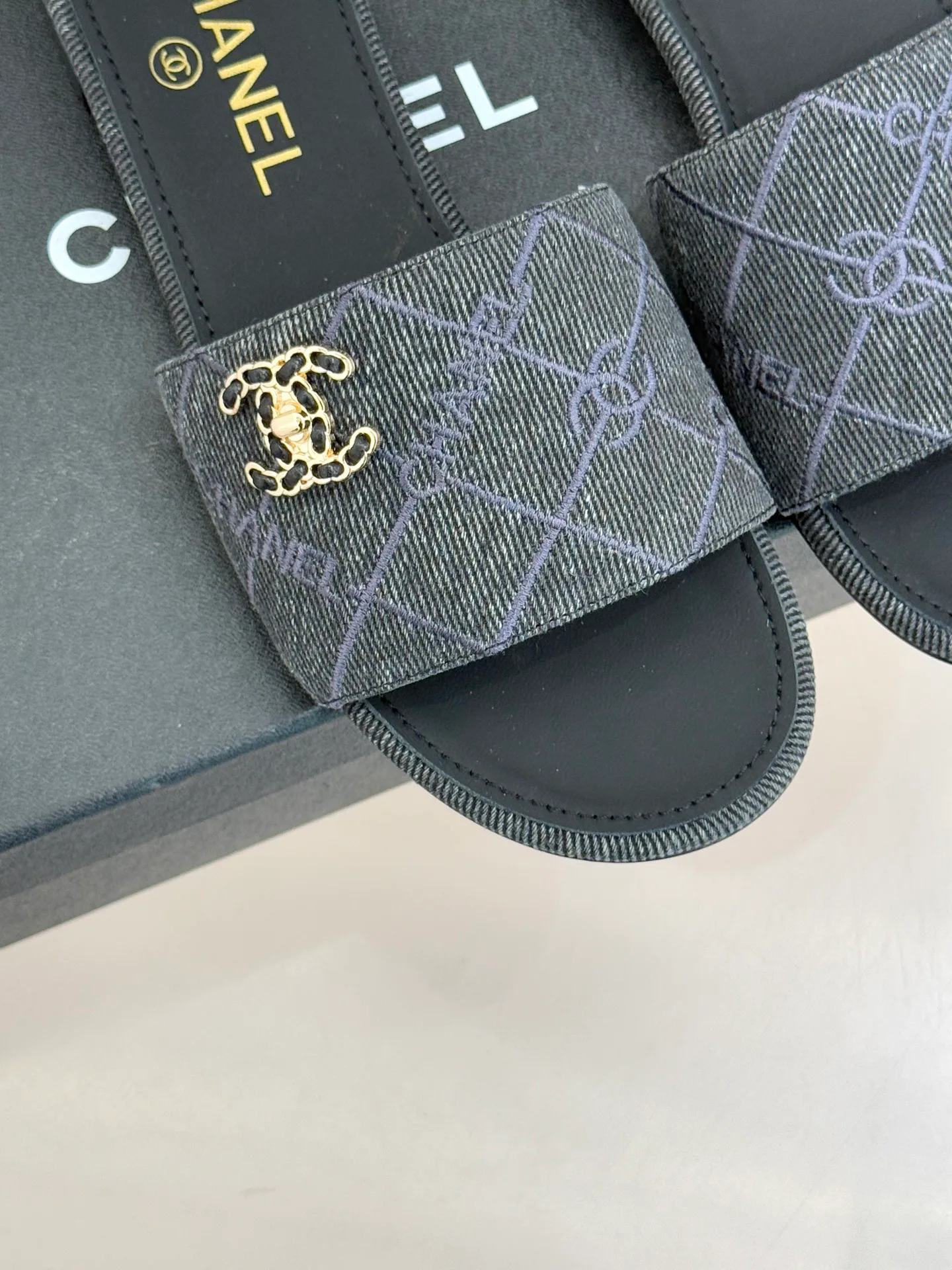 Шлепанцы Женские Chanel 9894883