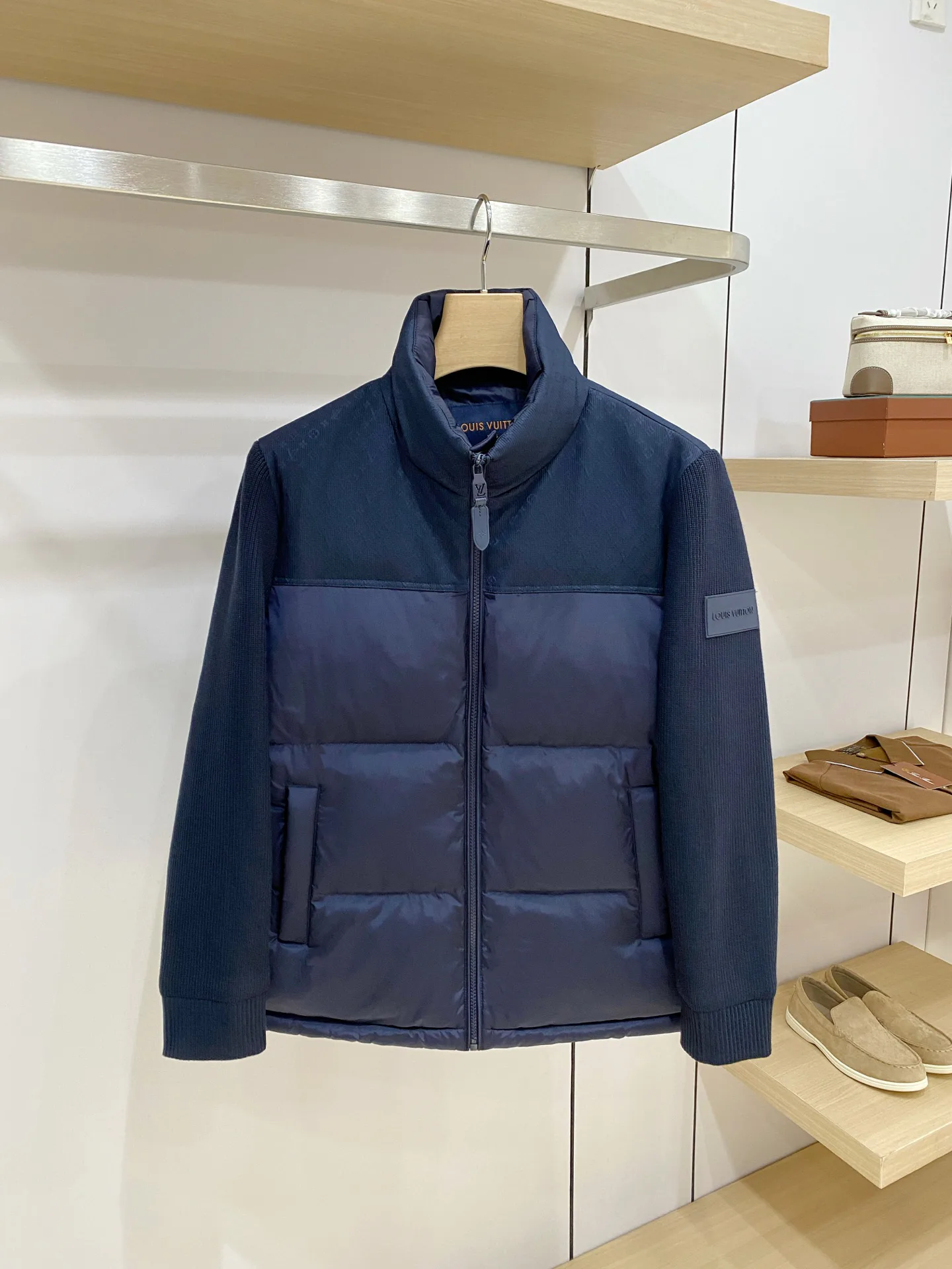 Куртки И Пуховики Женские Louis Vuitton 18584898