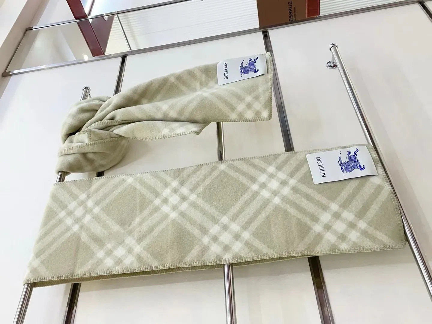 Шарфы Burberry 4433411