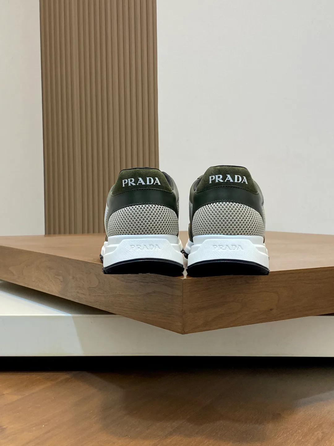 Кроссовки Мужские Prada 13436023