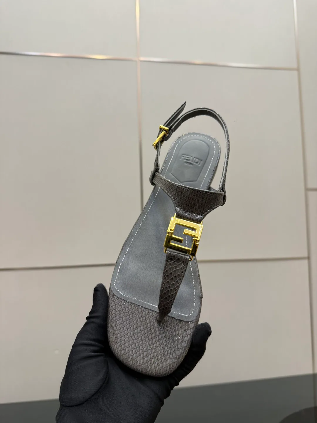 Сандалии Женские Fendi 5052110