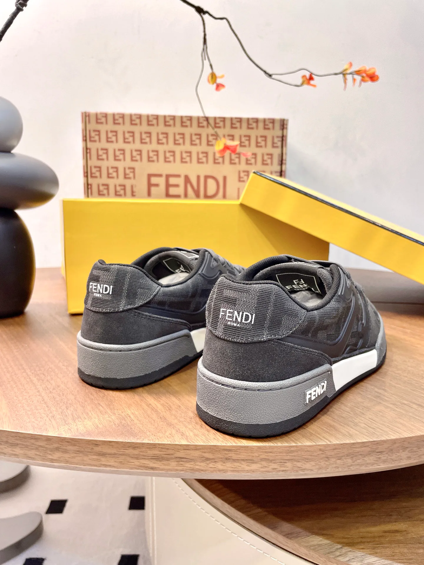 Кроссовки Женские Fendi 17957367
