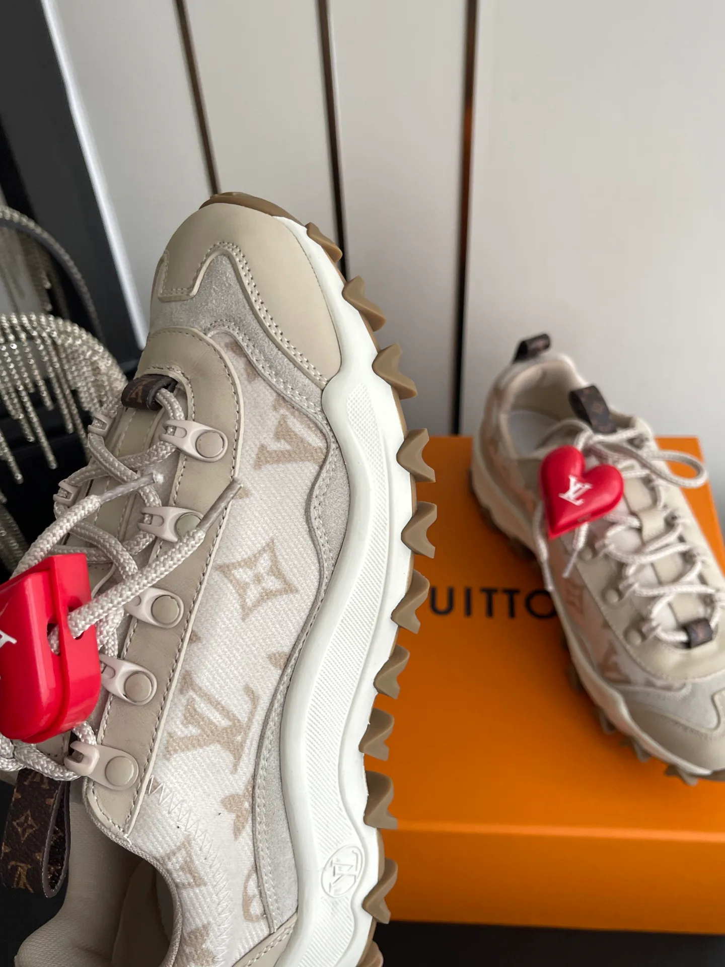 Кроссовки Женские Louis Vuitton 17554377