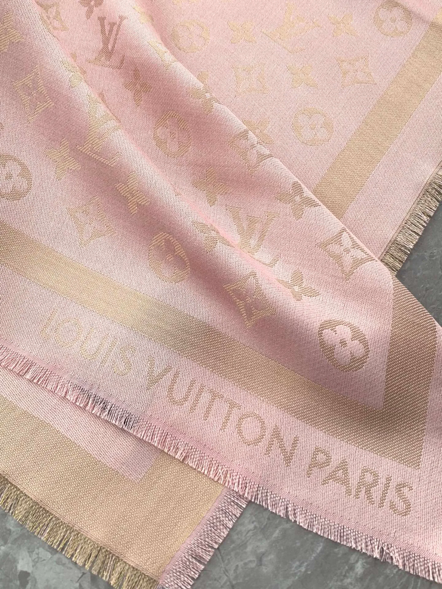 Шарфы Louis Vuitton 17925782
