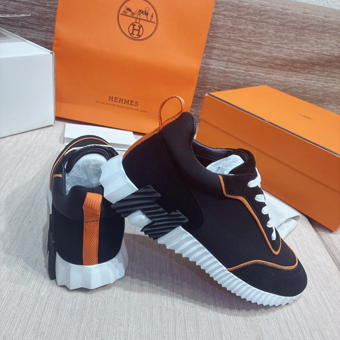 Кроссовки Женские Hermes 17977067