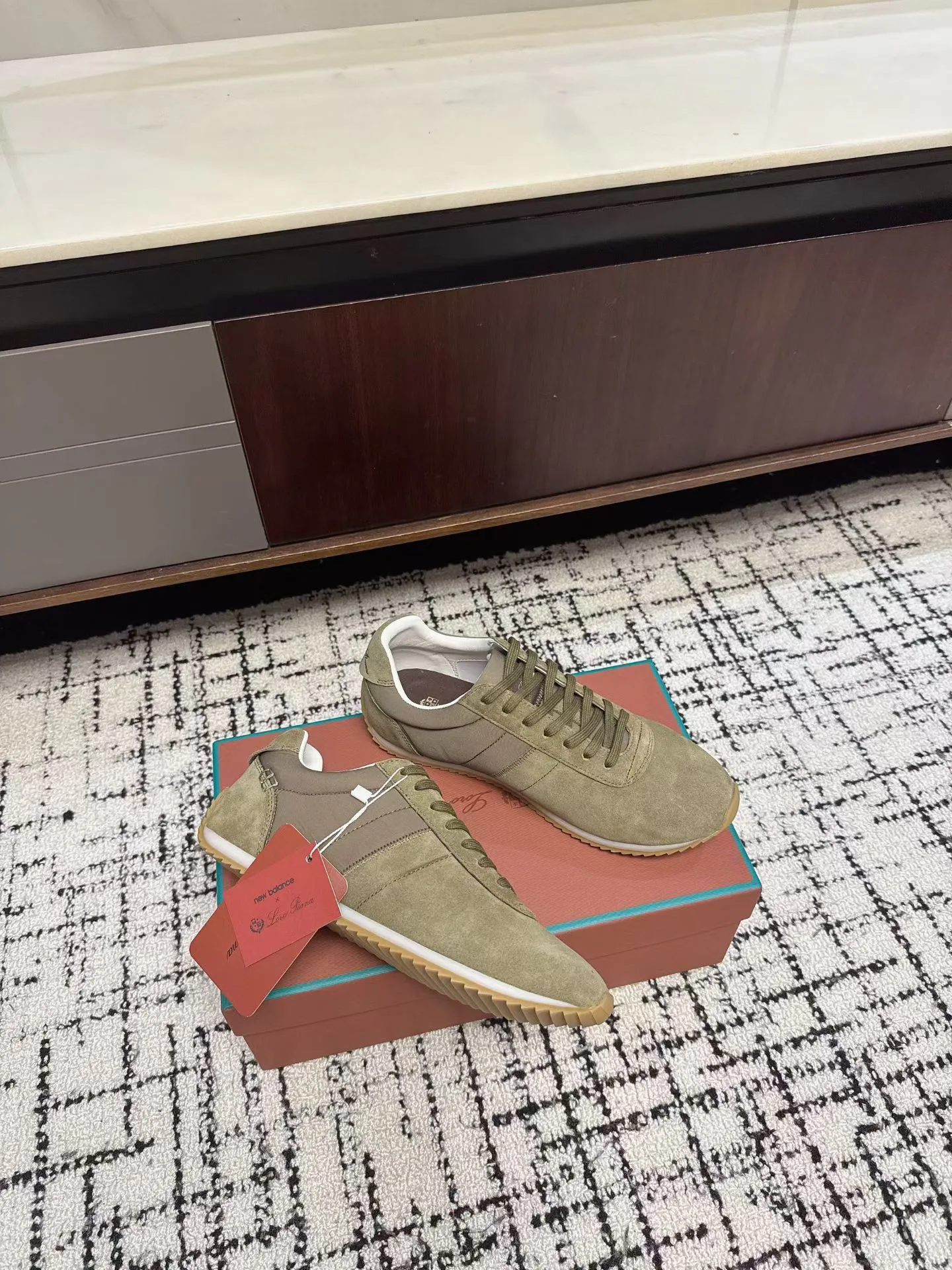 Кроссовки Женские Loro Piana 17335019