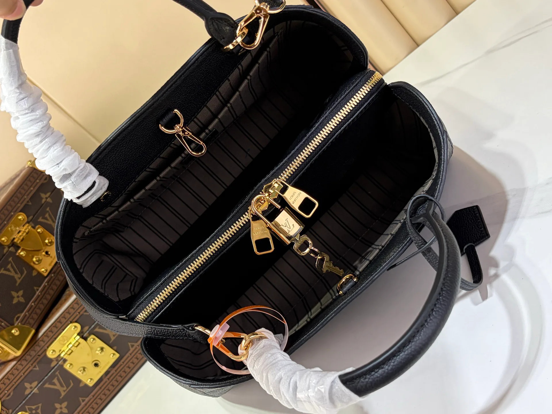 Классические Сумки Женские Louis Vuitton 18240333