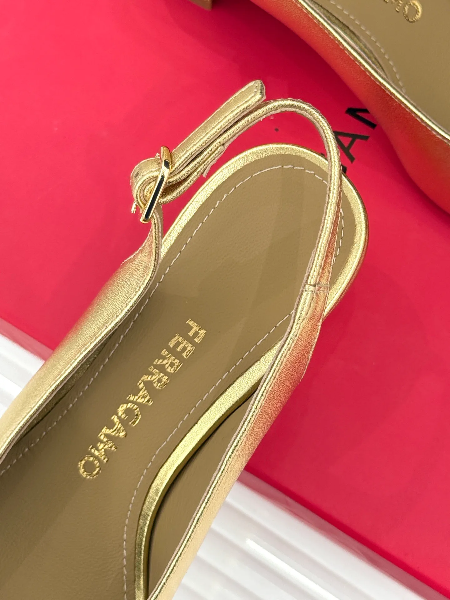 Туфли Женские Salvatore Ferragamo 13454964