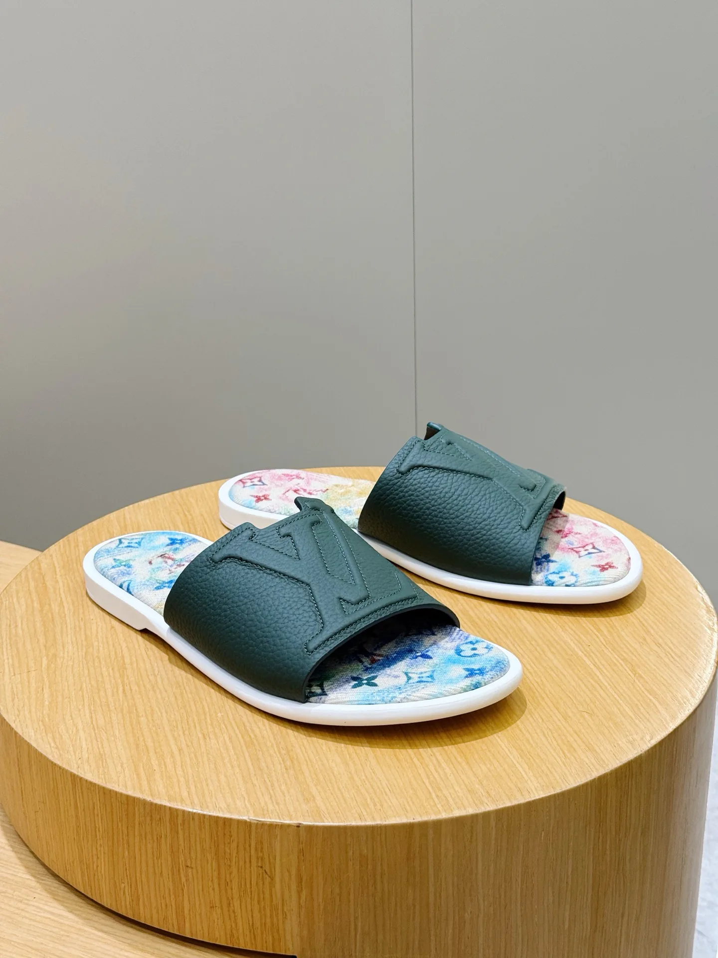 Шлепанцы Мужские Louis Vuitton 17342962