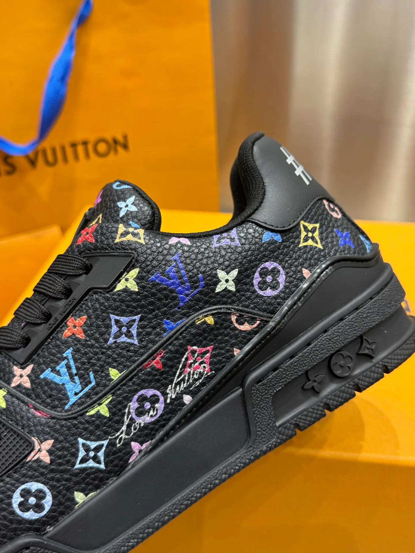 Кроссовки Мужские Louis Vuitton 19073346