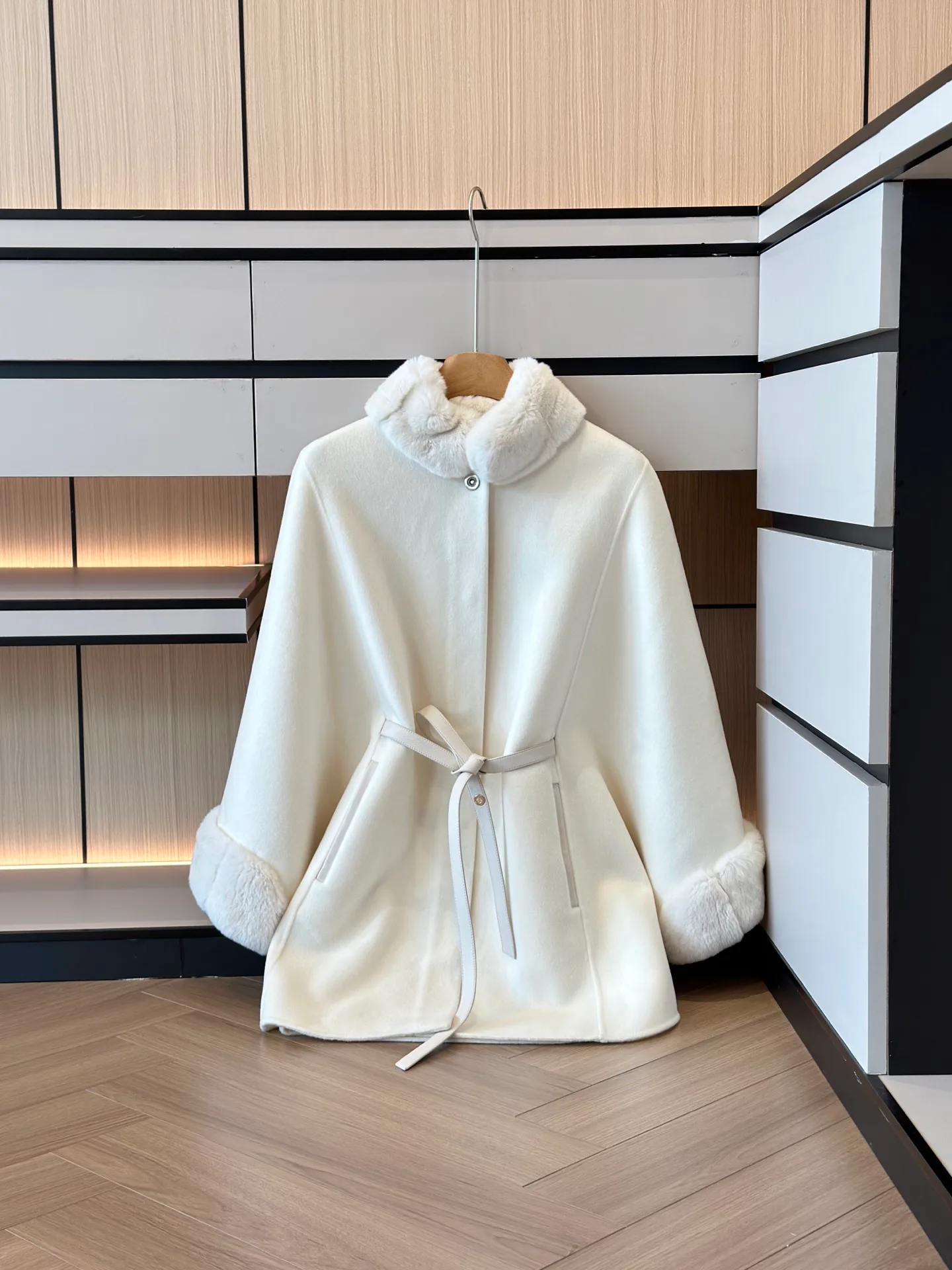 Пальто Женские Loro Piana 18706875