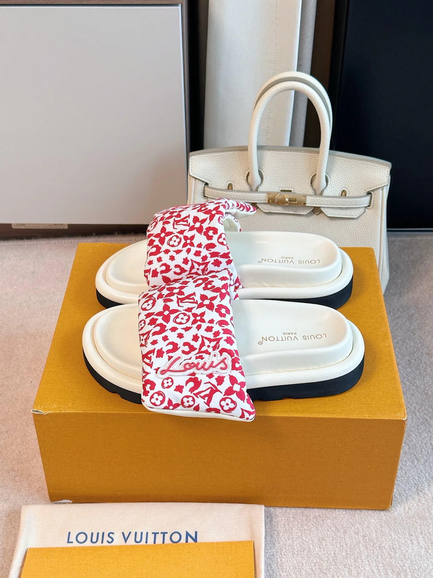 Шлепанцы Женские Louis Vuitton 14335150