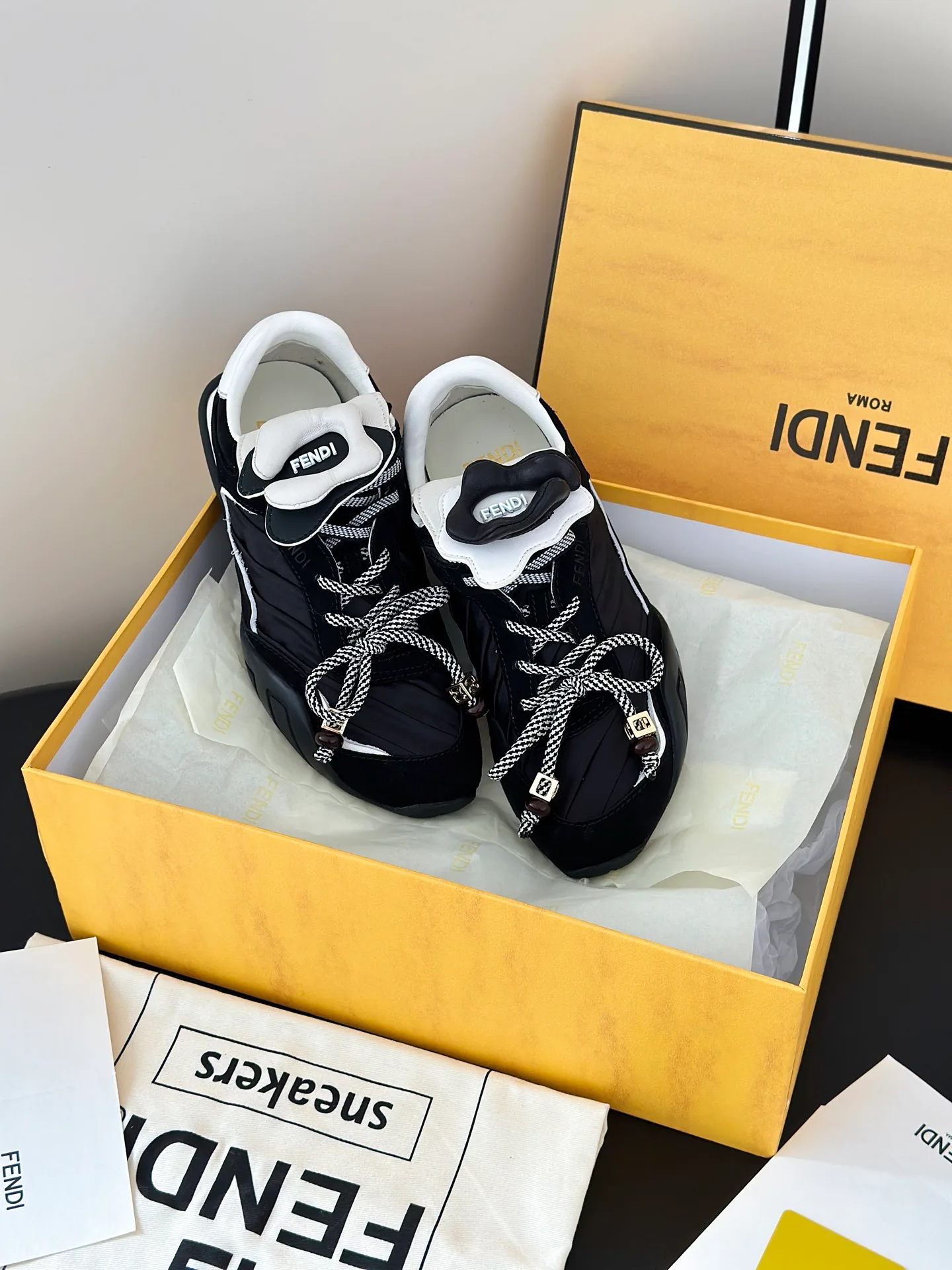 Кроссовки Женские Fendi 11886720