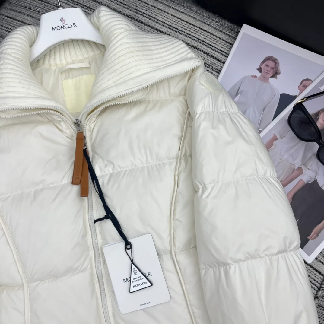 Пуховики Женские Moncler 3735
