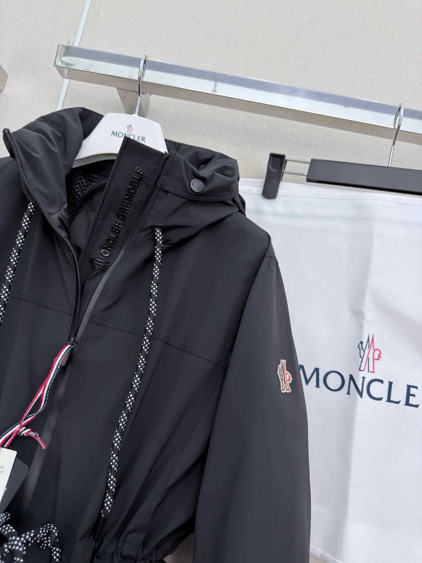 Куртки И Пуховики Женские Moncler 19589656