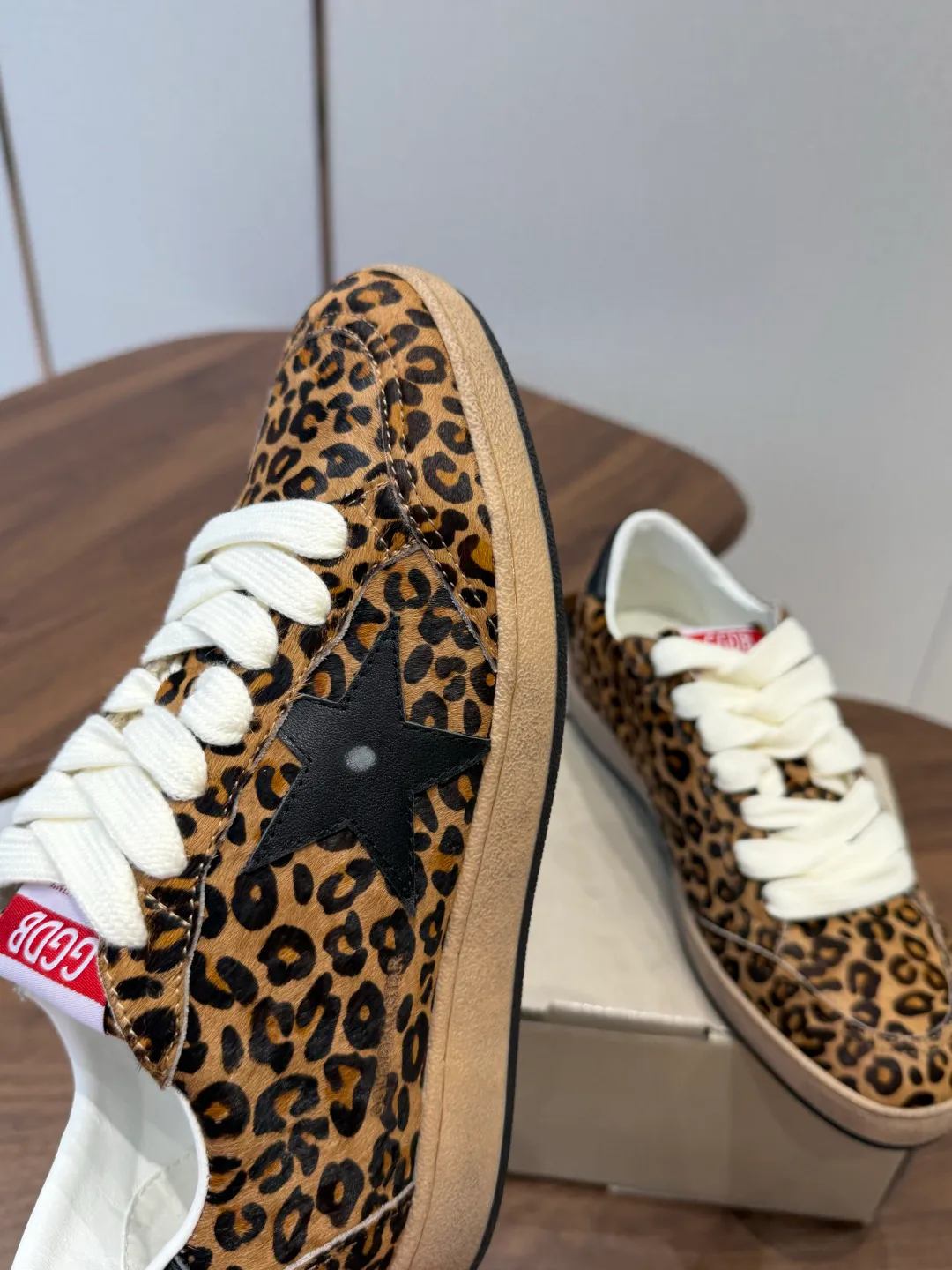 Кроссовки Женские Golden Goose 18357254