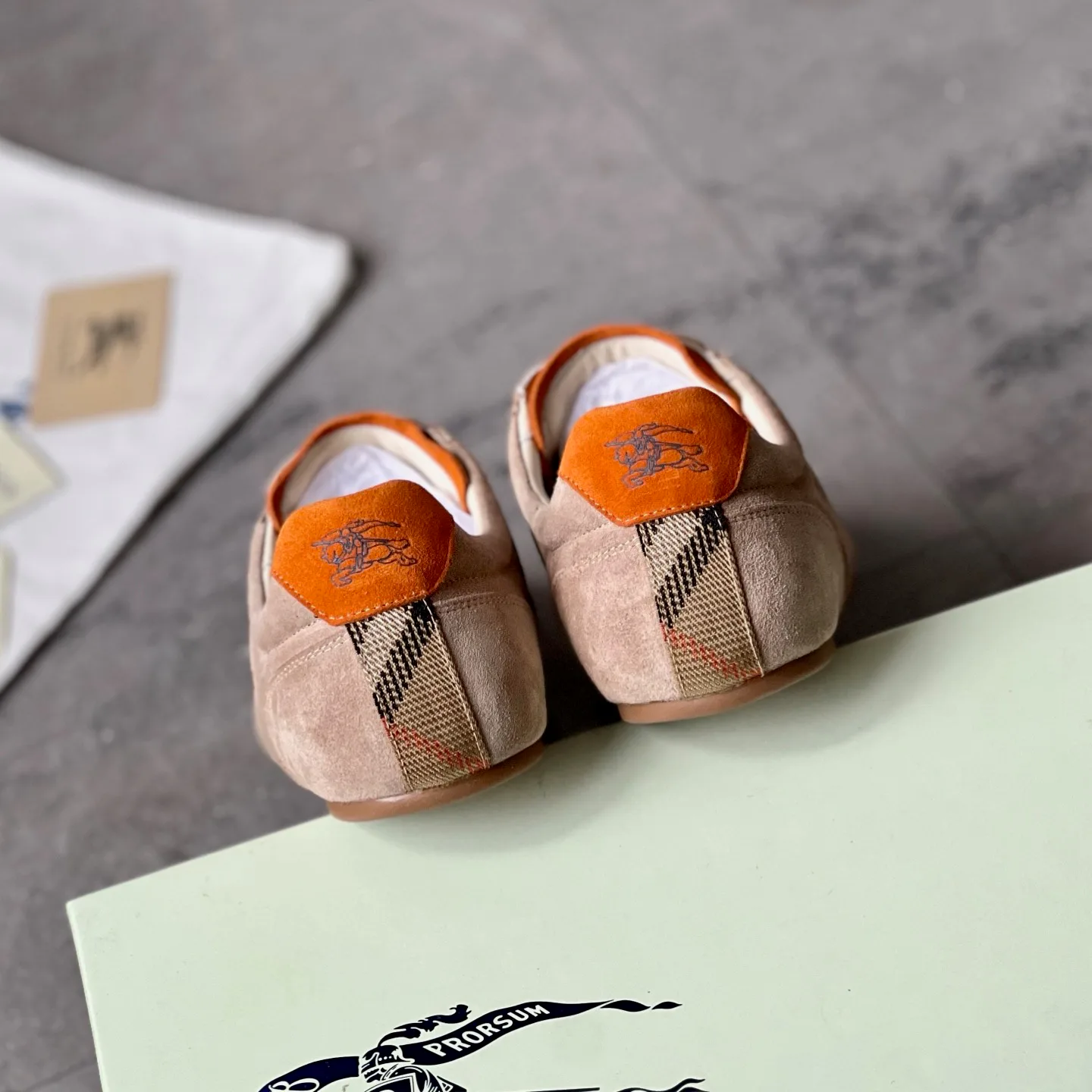 Кроссовки Женские Burberry 18589202