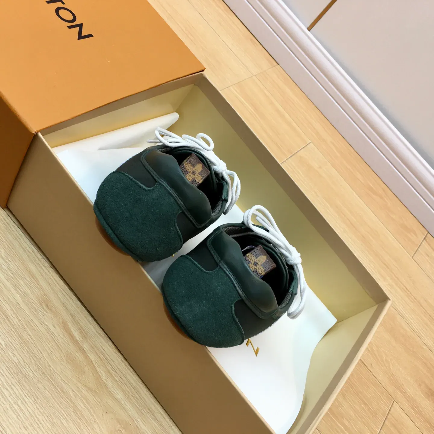 Кроссовки Женские Louis Vuitton 1590943