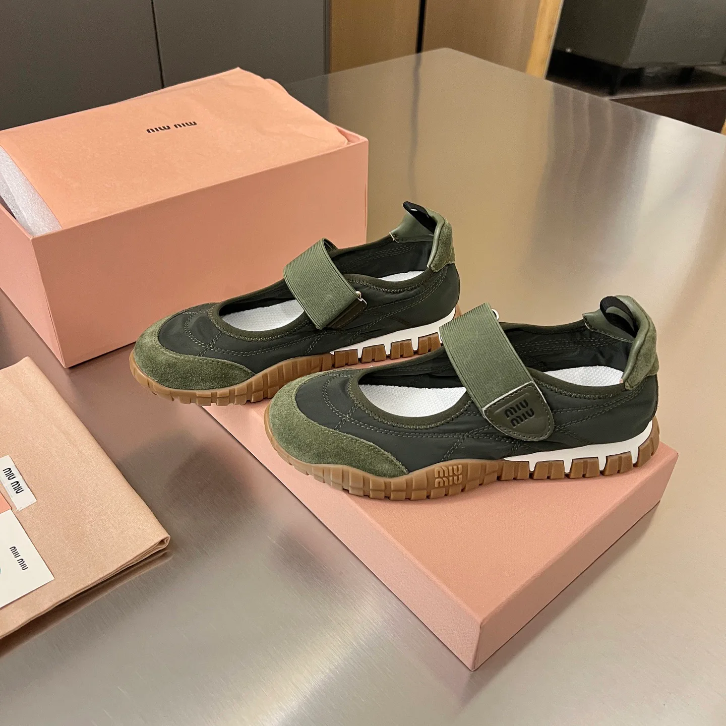 Кроссовки Женские Miu Miu 18319