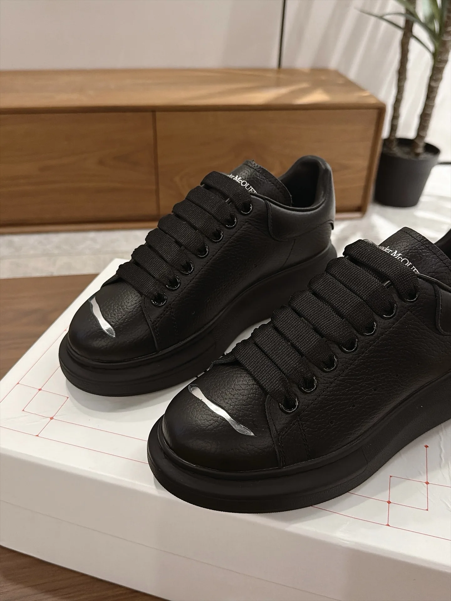 Кроссовки Женские Alexander Mcqueen 18219649