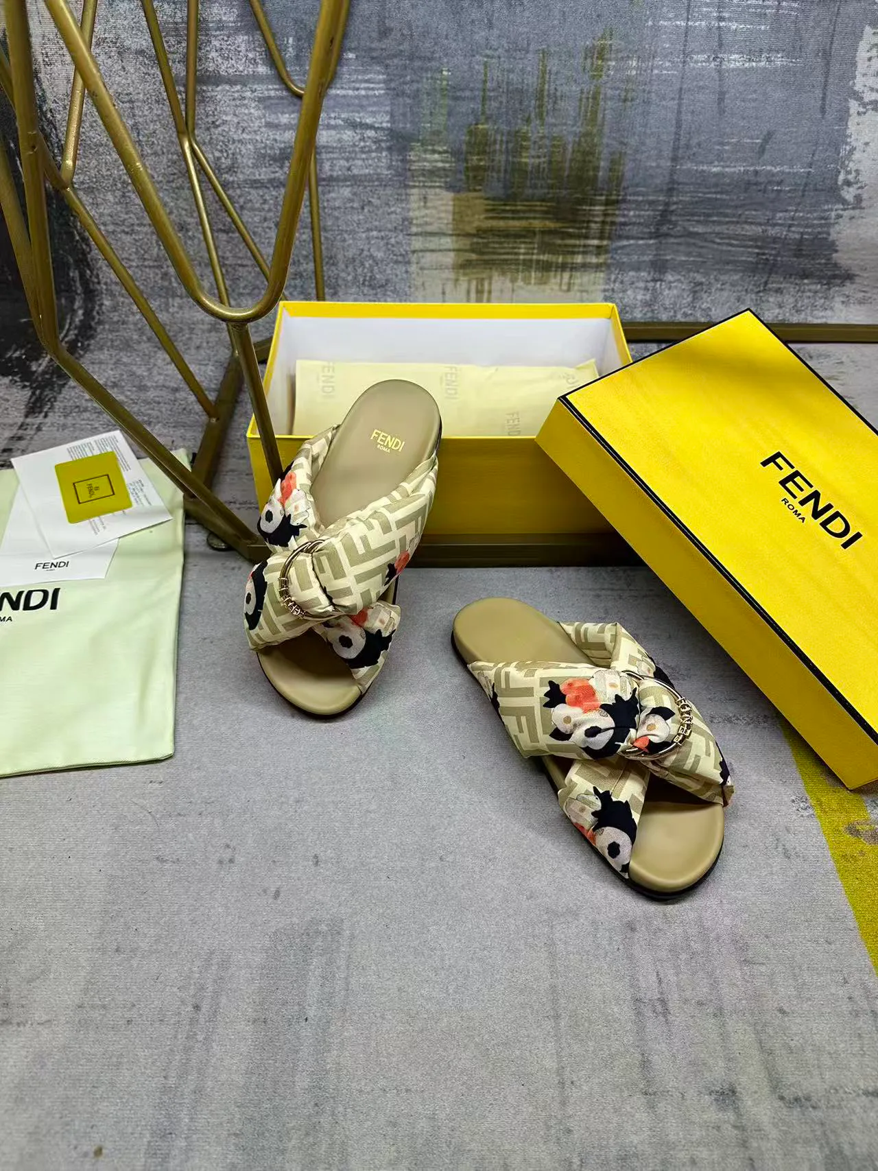 Сандалии Женские Fendi 11513174