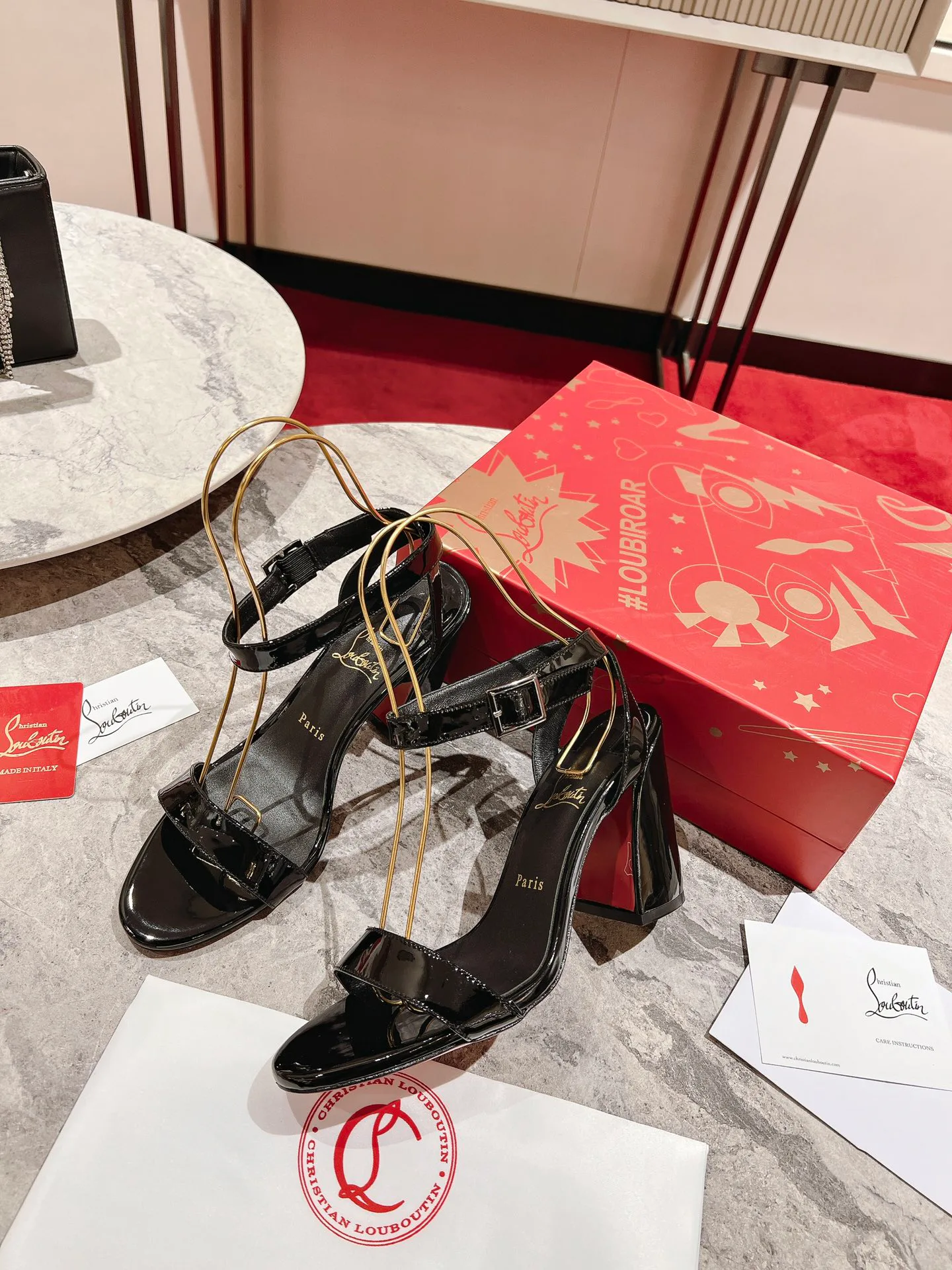 Босоножки Женские Christian Louboutin 14354181