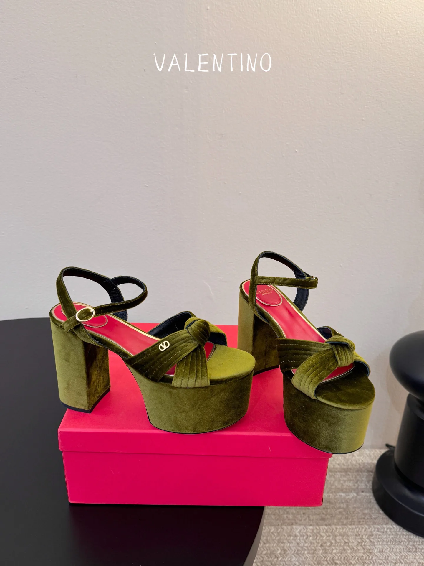 Босоножки Женские Valentino 14573335