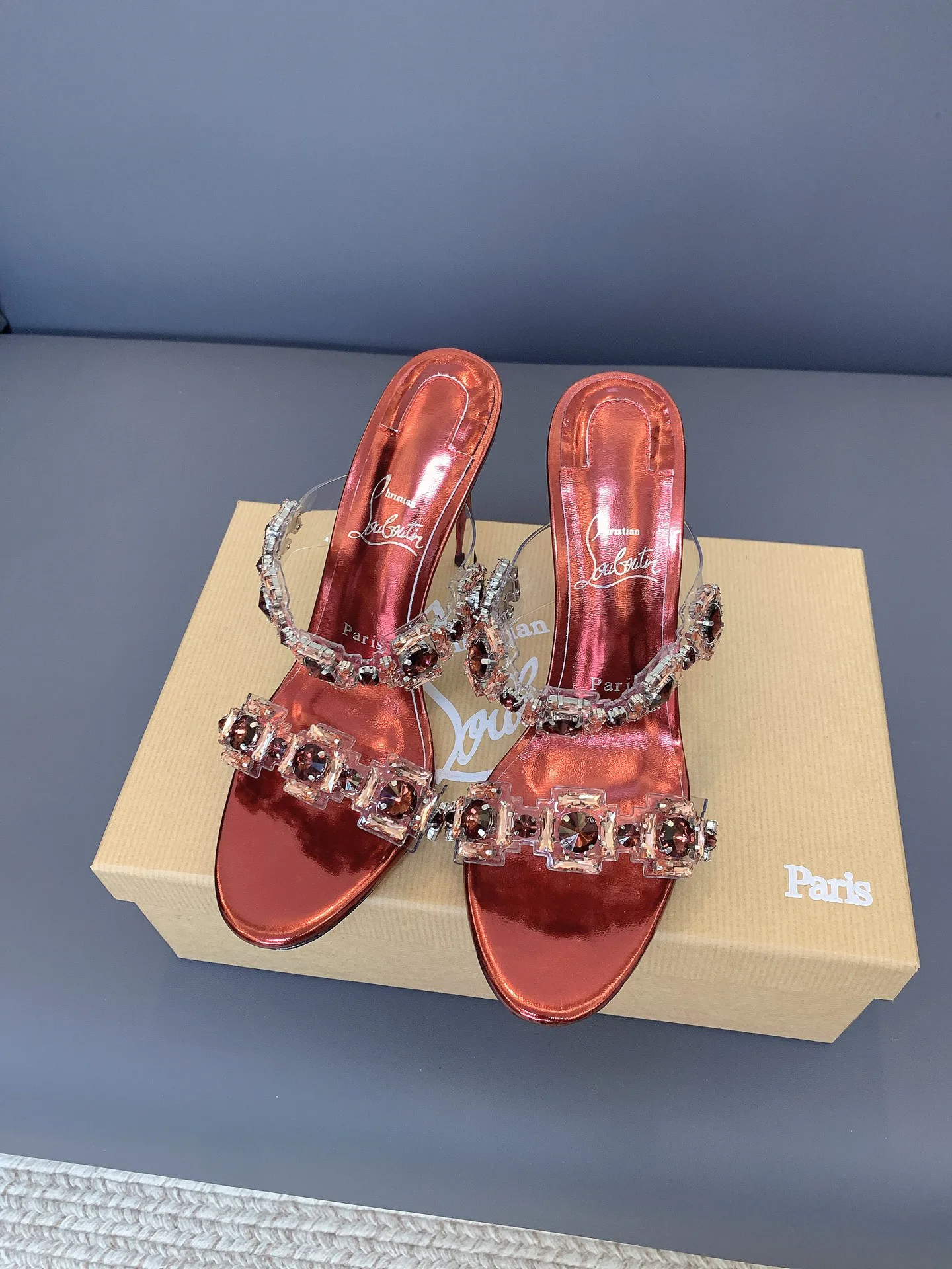 Босоножки Женские Christian Louboutin 17656593