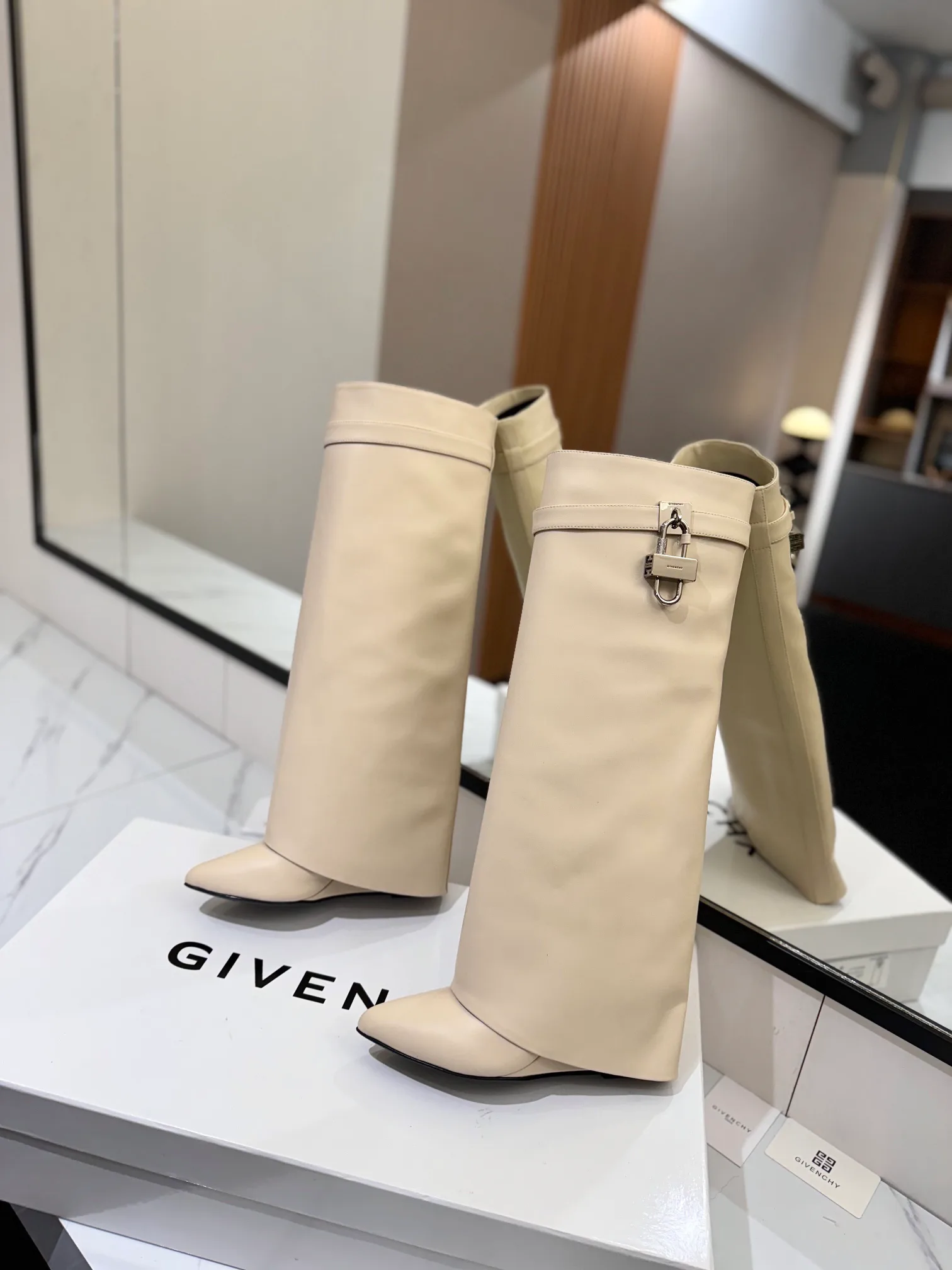 Сапоги Женские Givenchy 18872945